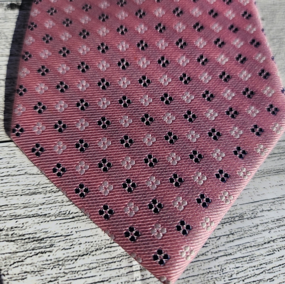 Tommy Hilfiger 100% Silk Tie Necktie Pink Blue Pattern